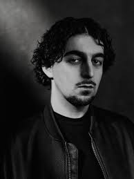 As you can see, I shine in darkness !😂 📸 : @actuelstudio_3 #model #acting  #actor #lemans #studio #photooftheday #photo #cinema #blackandwhite #winter