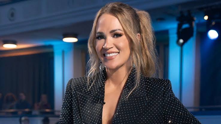 Carrie Underwood comparte un vídeo patriótico en el que se ve una bandera estadounidense cerca de su Tennessee