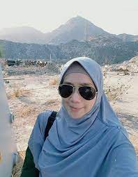 Beliau telah banyak kali dicalonkan untuk pengacara radio wanita popular (abpbh) namun tidak pernah memenanginya. Mingguan Wanita Abby Fana Kak Bed Penyampai Radio Facebook