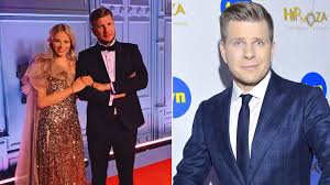Ma starszą siostrę karolinę (z pierwszego małżeństwa ojca) oraz młodszą siostrę weronikę. Partnerka Filipa Chajzera Malgorzata Walczak Rzucila Prace W Tvp Powod Kozaczek