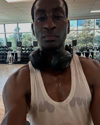 Always do the hard when no one is looking so it looks easy when they are  looking. #venicehalfmarathon #agegracefully #workhardlookgood #fitculture  #blackfitnessmen #runnerslife