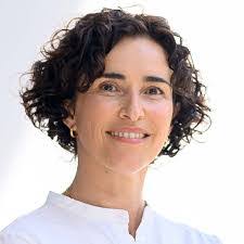 Ana Saez's Instagram, Twitter & Facebook