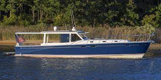 Mjm Yachts Are The World S Most Fuel Efficient Motoryachts Due To Advanced Design Engineering And Lightweight Epoxy Composite Const Yacht Boat Fuel Efficient