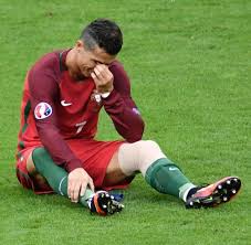 Portugal unleashes national celebrations for euro heroes. Cristiano Ronaldo Im Em Finale 2016 Unter Tranen Verletzt Ausgewechselt Welt