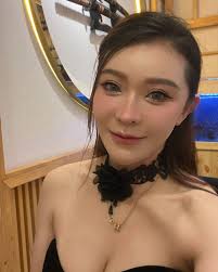 新的一岁， 不辜负自己，不将就生活， 希望往后的日子里， 眼里有阳光，笑里是坦荡，卡里有钞票。#祝我不止生日快乐#