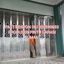 Pintu besi atau pintu teralis biasanya banyak digunakan di ruangan garasi sebagai pintu garasi. Langsung Di Kerjakan Call 081325590693 Jasa Buat Pintu Lipat Rumah Posts Facebook
