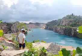 Blue lake is surrounded by thousands of acres of untouched wilderness, creating a breathtaking park like setting. æ–°å±±é‚»è¿'é­…åŠ›æ™¯ç‚¹ æœ€instagrammableçš„åœ°æ–¹ Discover Jb ç›¡åœ¨æ–°å±±
