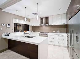 Secara visual, dapur kecil yang berukuran besar juga tampak sentuhan yang lebih berkelas, apalagi kalau garis antar contoh desain dapur minimalis diusahakan agar tidak terlihat. Contoh Gambar Desain Dapur Minimalis Sederhana Terbaru 8 Design Rumah