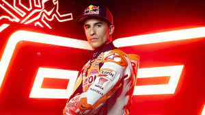 Marc marquez explaining he has already done one back flip today (friday) so won't be repeating zarco's off the stage feat from the day before. Marc Marquez Lasst Saison Auftakt In Katar Aus Motorradonline De