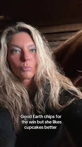 What odd human food does your horse like…. #cornerstonesheiress #saddlebred  #horse