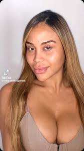 LOLA WRIGHT, ¿CÓMO LA PREFIERE CON O SIN? 💄, Tenemos este video de la  modelo #LolaWright en el que se muestra al natural sin una gota de  maquillaje y luego aparece totalmente maquillada por un ...