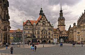 Dresden is also a city of gardens and parks, which contribute to the high leisure and recreational value of the former capital. Dresden Altstadt Foto Bild Marodes Altstadt Fassaden Bilder Auf Fotocommunity