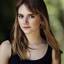 Betsey & Adam Mini-robe en satin portée par Kinsey Locke (Emilia Jones)  comme