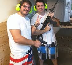 Após o jornalista rodrigo constantino atacar, na jovem pan, o governador de são paulo, joão doria (psdb), o tucano chamou o comentarista de vassalo de bolsonaro e defensor de estupro. Veja Demite Blogueiro Rodrigo Constantino