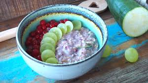 Fühl dich wohl hier und jetzt viel. Zoats Mit Beeren Gesundes Power Fruhstuck Aus Zucchini Und Oats Miss Broccoli