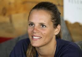 She has held the world record in freestyle events between 2. Justice Laure Manaudou Surprise Avec Une Peluche Volee A Disneyland