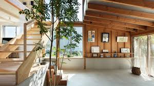 Minka, or traditional japanese houses, are characterized by tatami mat flooring, sliding doors, and wooden engawa verandas. Yukawa Design Lab S Margin House Features A Multipurpose Atrium