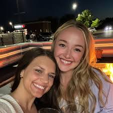 Kari Hanson's Instagram, Twitter & Facebook