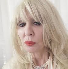 A couple of years ago, I had the great pleasure of making Deborah's  portraits, and they have been admired by clients coming to my studio since  then. With a bit of direction