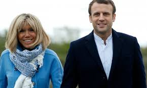 First and second declension of μᾰκρός; Emmanoyel Kai Mprizit Makron Romantikh Apodrash Gia Dyo Must