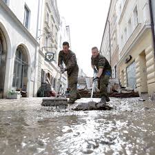 Hochwasser an der donau von passau über linz bis nach wien. Hochwasser Passau Raumt Auf Der Spiegel