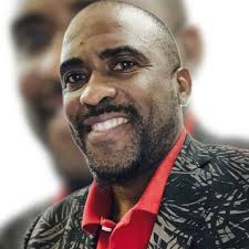 Damian Earle's Instagram, Twitter & Facebook