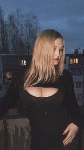 Karina Blonde - Fleshbot