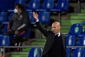 Zinedine zidane of real madrid keeps his eye on the ball as he scores a wonderful goal during the uefa champions league final between real madrid and bayer leverkusen played at hampden. Yq5w8d3czdrjfm