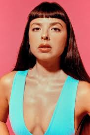 Julia Mestre apresenta show do álbum “Maravilhosamente Bem” no Sesc 24 de  Maio