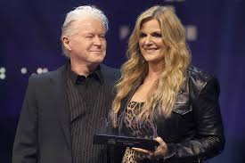 Trisha Yearwood and Don Henley Reunite on Stage — See the Performance!