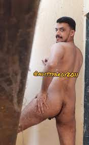 Naked Indian Hunk Exposing Huge Lund & Bubbly Ass - Indian Gay Site
