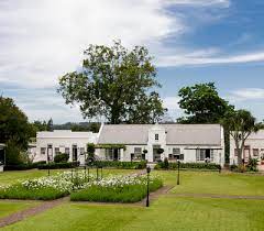 The tsitsikamma village inns unique history, design and charm offers travellers a break from the rat race and chaotic lifestyles of our time. Tsitsikamma Village Inn Aufenthalt