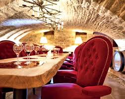 C'est pour cette raison que des bruits de grattement se font entendre dans les murs et le grenier. Bourgogne Quelles Caves Visiter En Magnum