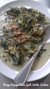 Panaskan minyak goreng secukupnya kemudian masukkan bumbu halus,serai,lengkuas,daun salam,daun jeruk, tumis sampai layu dan harum. Resep Ikan Woku Santan Cara Membuat Telur Ikan Woku Yang Renyah Ikan Woku Belanga Merupakan Satu Varian Dari Masakan Woku Khas Minahasa Sulawesi Utara Rikkedogpod