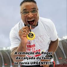 Usar camisa com flauta ao Grêmio. Falta respeito pelo clube e torcedores.  #gremio