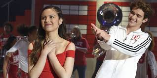 Rodrigo's cryptic lyric i guess you didn't mean what you wrote in that song about me, references joshua bassett's two solo singles common. Fans Der Disney High School Musikserie Haben Theorien Uber Olivia Rodrigo Und Joshua Bassetts Neueste Musik Nach Welt