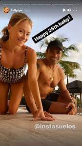 Andy cohen joined his friend kelly ripa to guest present live after the departure of michael strahan. Kelly Ripa Mark Consuelos Celebrate 25th Anniversary With Plenty Of Never Before Seen Pics