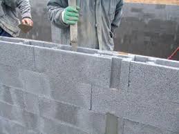 on coule le beton progressivement en tournant autour du bassin construire une piscine construction piscine piscine