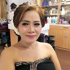 Sanggul tanpa sasak adalah sanggul yang memakai rambut sendiri (tidak menggunakan rambut palsu) dan tidak menggu… june 04, 2021 Sanggul Bali Sasak Serat Srisalon Wedding Makeup Facebook