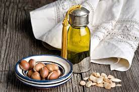 Menggunakan minyak argan dapat membantu menumbuhkan. Ketahui Manfaat Minyak Argan Untuk Rambut Alodokter