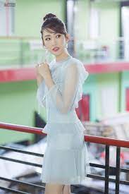 Thúy ngân run from home pha trà trương thế vinh khét karik nướng. Thuy Ngan Toi Sáº½ Láº¥y Danh XÆ°ng NgÆ°á»i Ä'áº¹p Ä'ong Phim Lam Niá»m Tá»± Hao Theo NghÄ©a Tich Cá»±c Cá»§a No Vay Hoa Vay CÆ°á»›i Phong Cach Thá»i Trang