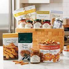 We load up this generous gift box with all of their entertaining favorites for a stunning gourmet collection ready to impress: 10 Father S Day Gifts For Food Lovers Ideas Stonewall Kitchen Food Lover Gifts