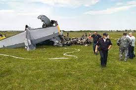 На борту воздушного судна находилось 12 человек, из них два члена экипажа. Sledstvennyj Komitet Raskryl Podrobnosti Padeniya Samoleta V Kuzbasse Rossijskaya Gazeta