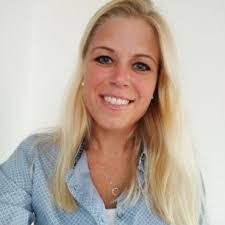 Anna Insley's Instagram, Twitter & Facebook