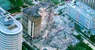 Los bomberos aún no habían dado una causa para el derrumbe, cerca de la calle 88 y la avenida collins. Ltkjjvaof5x8km