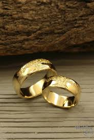 Tree Of Life Wedding Bands Set Family Tree Wedding Rings Etsy In 2021 Classic Wedding Rings Couple Wedding Rings Wedding Rings