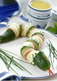 Snake Made Of Cucumber Sausage Cheese And Bread With Boursin Sew It Together And Use Red Bell Pepper For Eyes Recettes De Cuisine Alimentation Idee Recette