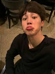  Orang Ganteng Mah Nggak Takut Aib Mo Expresi Apa Aja Tetep Ganteng Jimin Selca Park Jimin Bts Jimin