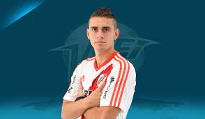 Su debut profesional se produjo en 2013 con el deportivo cali a la edad de 17 años. Rafael Santos Borre Will Goals Flow For Colombian At River