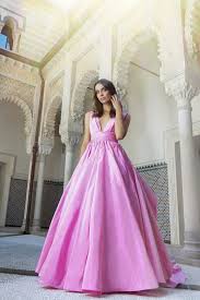 Da sposa dolce e gabbana 2017 abiti sposa elegantissimi abiti sposa eleganti abiti sposa loretta prezzi produzione abiti da sposa abiti da adami gallarate abiti da sposa abiti sposa aimee abiti da cerimonia madre della sposa abiti da sposa reggio emilia abiti sposa salerno immagini abiti da. Modello Lv 0618 Splendido Abito Da Sposa In Taffeta Di Seta Pura Con Scollo A V E Trasparenze Sui Fianchi La Gonna E Impr Abiti Da Sposa Abiti Taffeta Di Seta